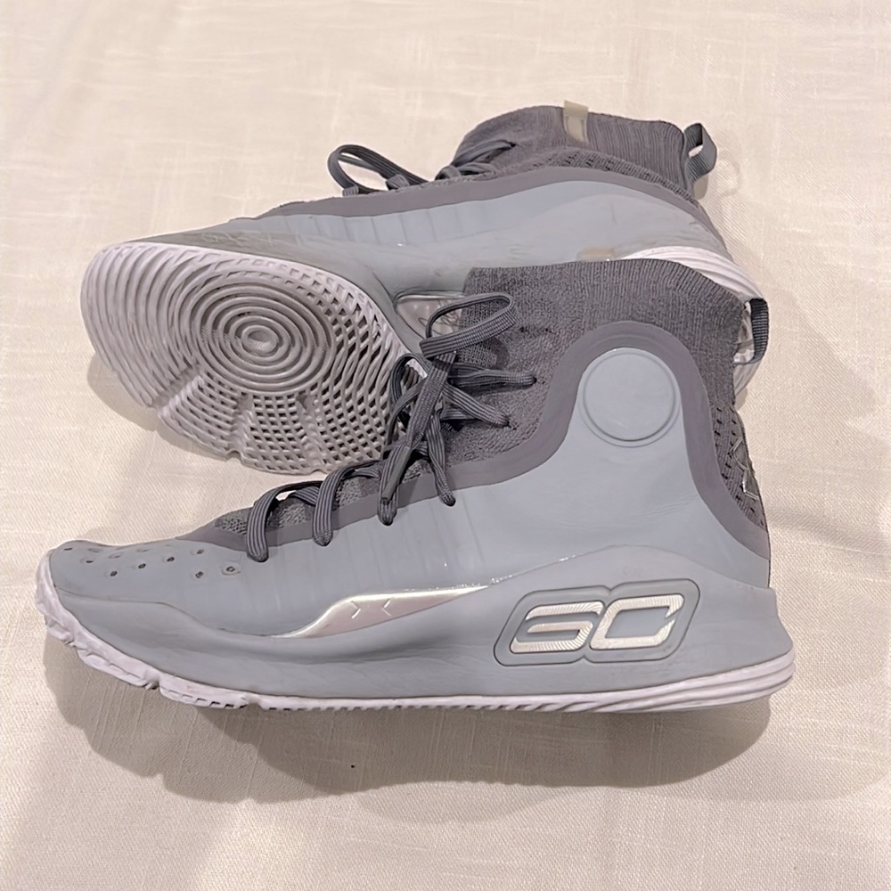 Steph Curry Under Armour Basketball Shoes - Youth 5